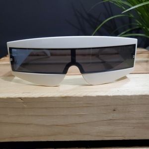 Women's Retro 80s 90s Visor Sunglasses - White